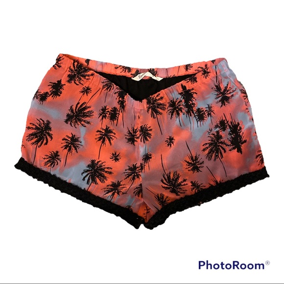 Vanilla star shorts with palm tree theme size medium - Picture 1 of 9